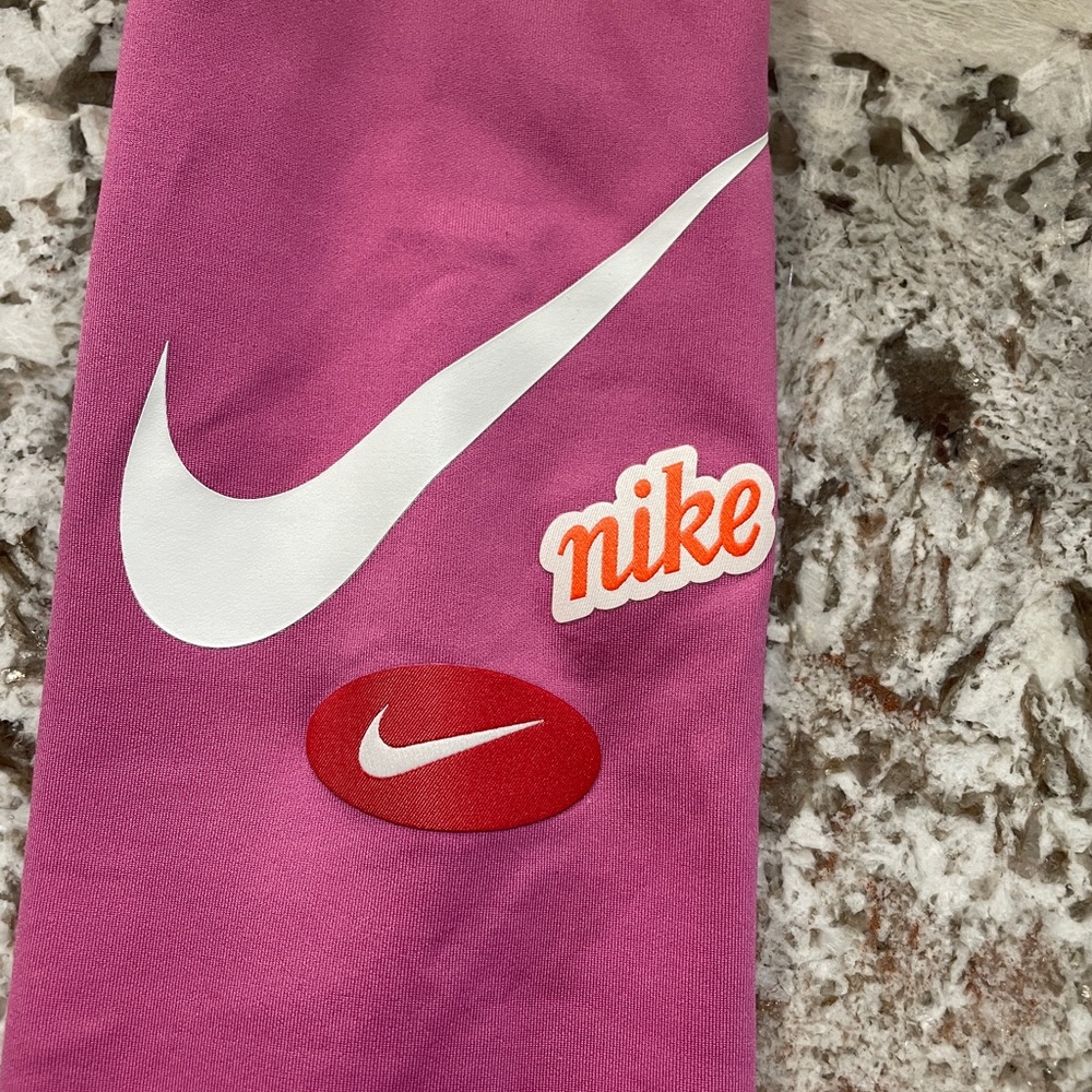 The Nike One Tight Fit Mid Rise - Picture 3 of 5